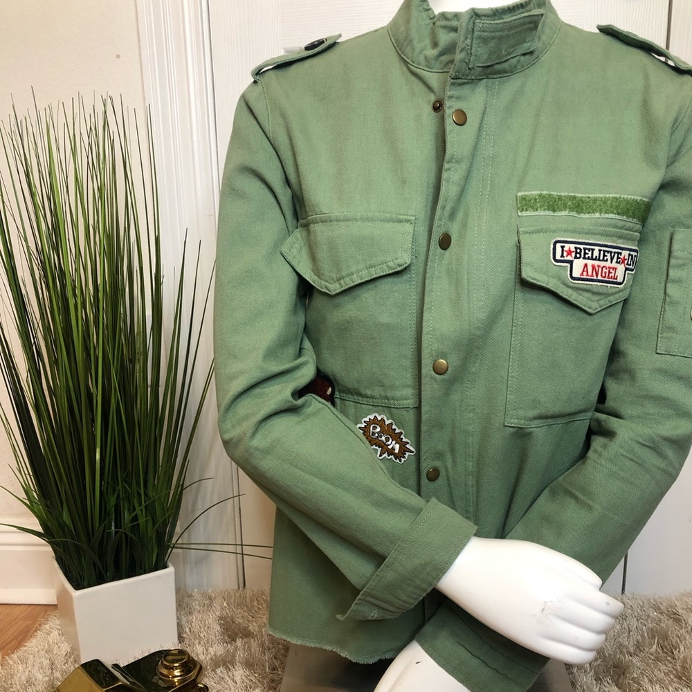 Very stylish long  sleeve shirt/ jacket!!!